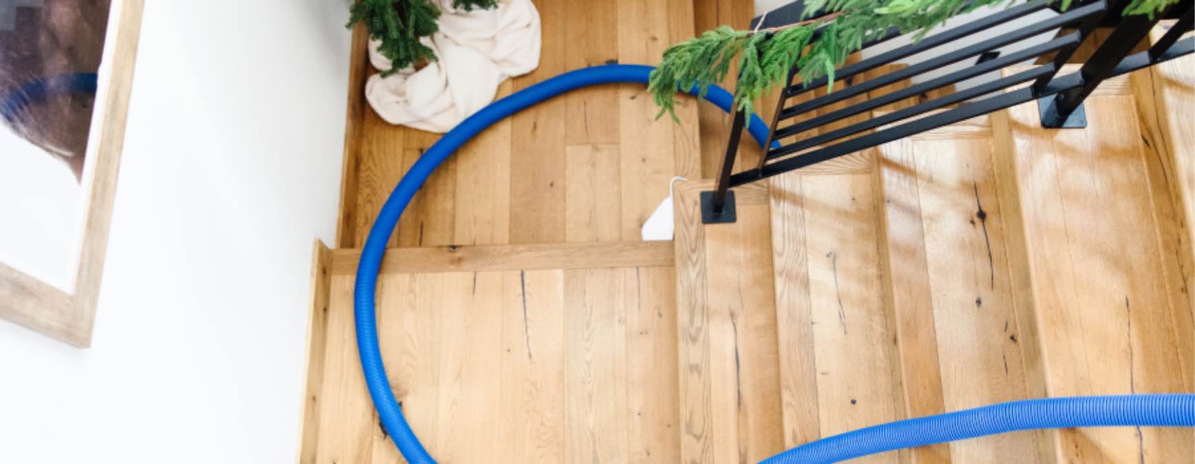 Zerorez cleans a staircase decorated for the holidays.